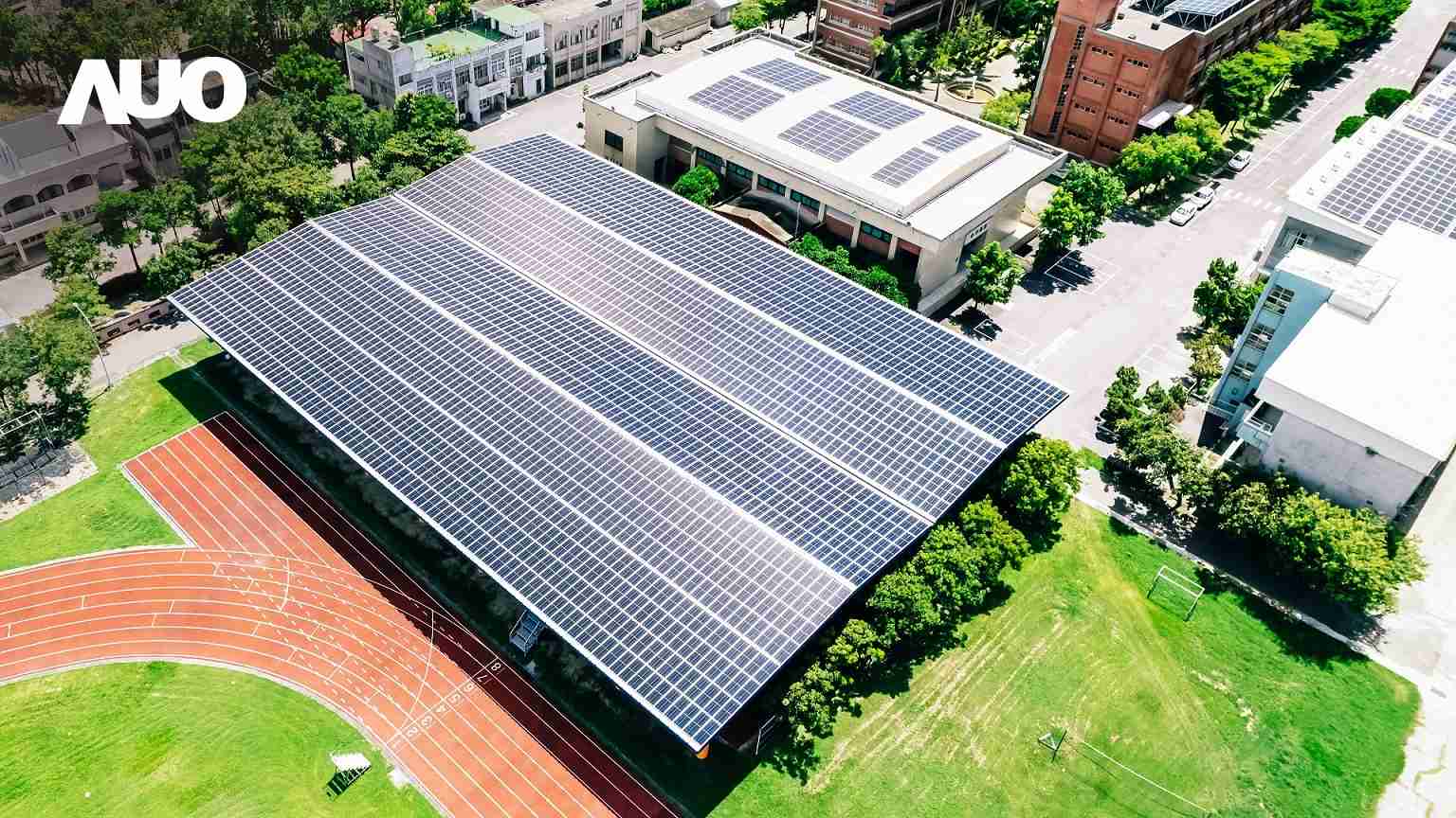 彩霸王SunSteel光电整合型浪板具备快速安装、、轻量化优势，，，可提升15%发电效能，，通过国际IEC与台湾VPC认证安全、、、防漏、、耐候标准